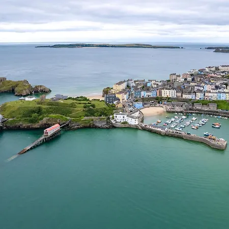 Connaught House - Central Location Near The Beach Tenby Exterior photo