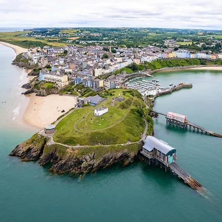 Connaught House - Central Location Near The Beach Tenby Exterior photo