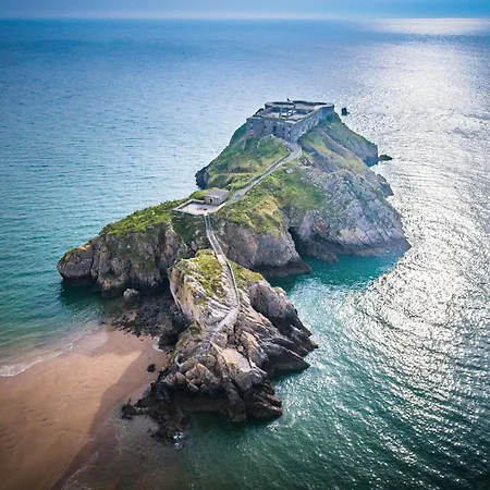 Connaught House - Central Location Near The Beach Tenby Exterior photo