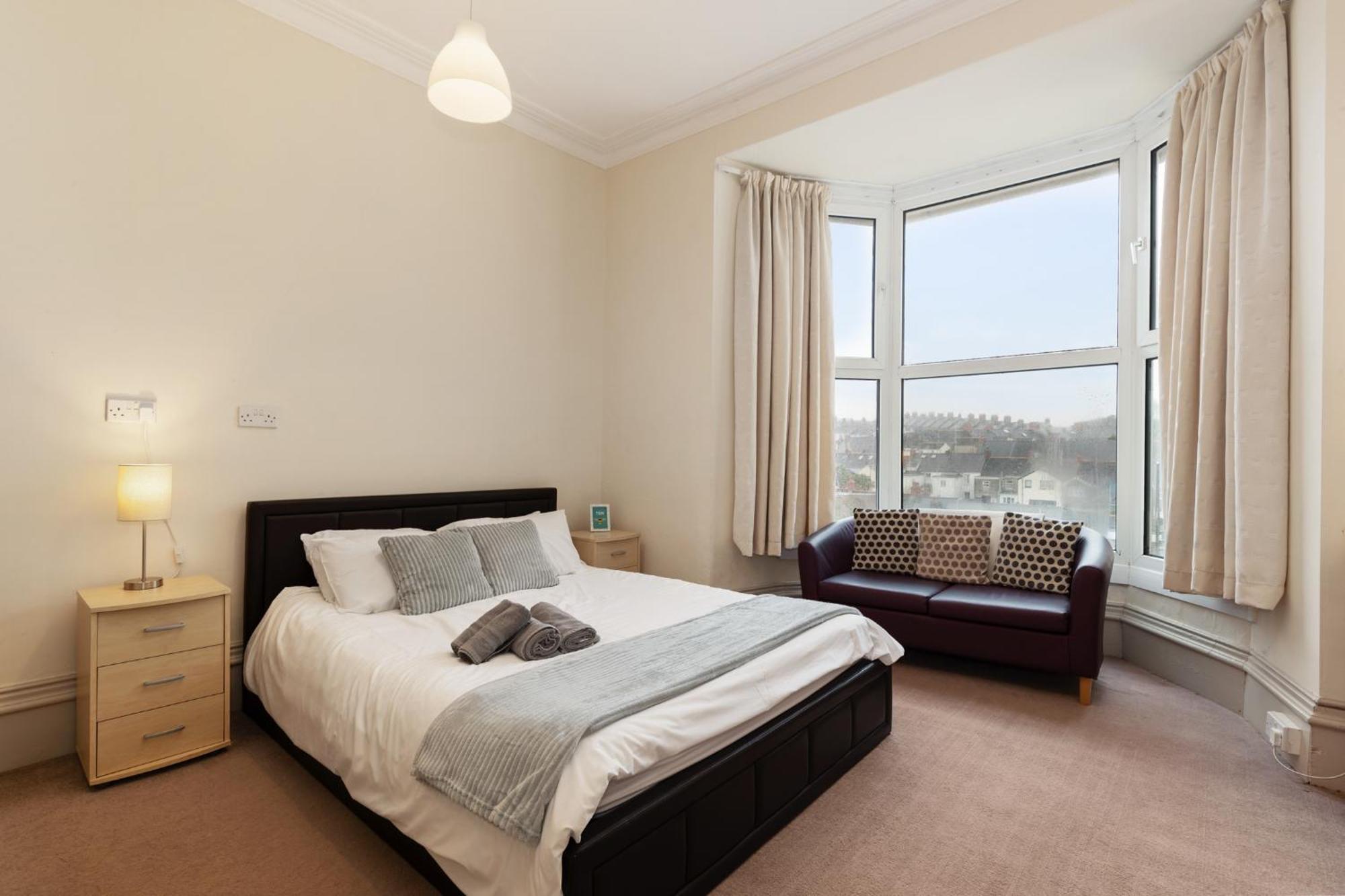 Connaught House - Location Near The Tenby