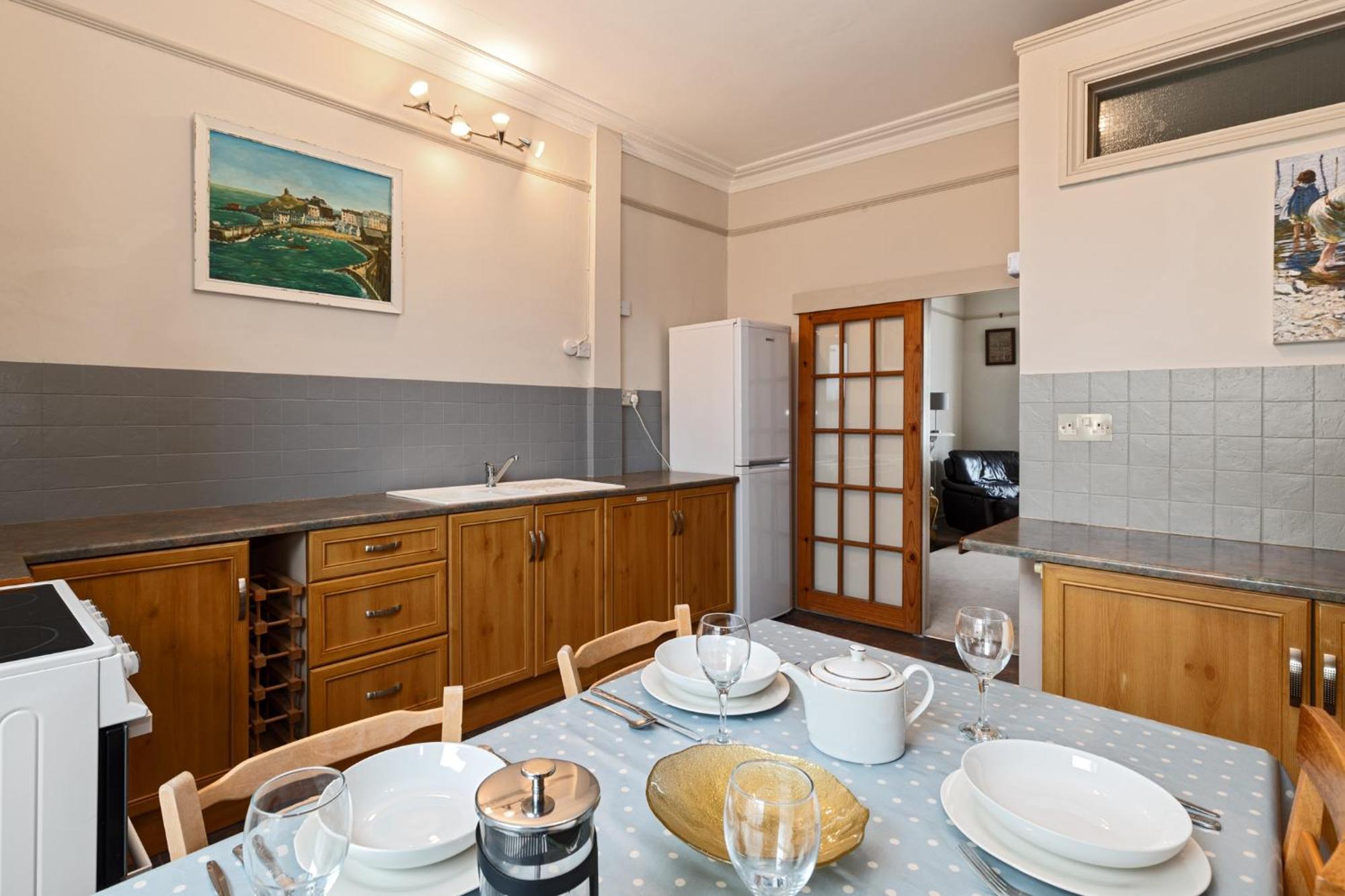 Connaught House - Location Near The Tenby